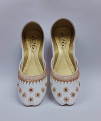 Art # 193 Ladies Hand Made Khussa – Fancy Nagra