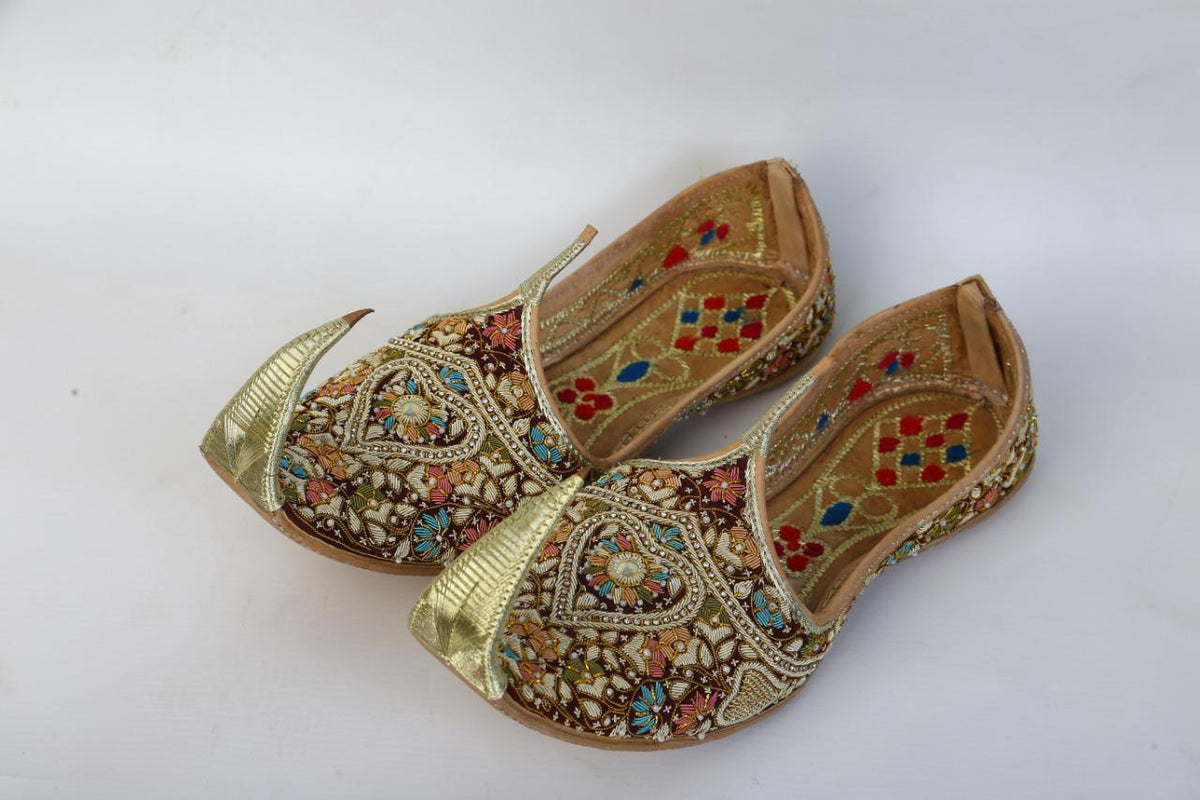 Art # FNF 607 Khussa Tilla Work